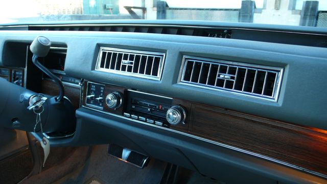 1976 Cadillac DEVILLE  - 17241011 - 27