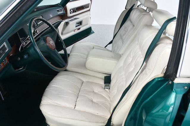 1976 Cadillac Fleetwood  - 22986303 - 33