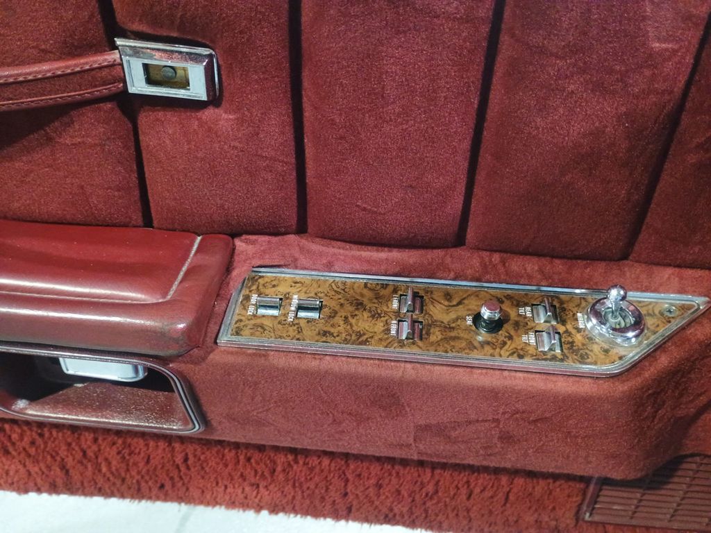 1976 Lincoln Continental Mark IV Pucci Edition - 22974847 - 32