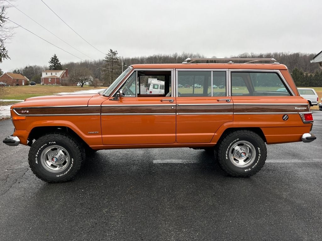 1977 Jeep Wagoneer Restored Tawney Orange 401 Waggy - 22269325 - 3