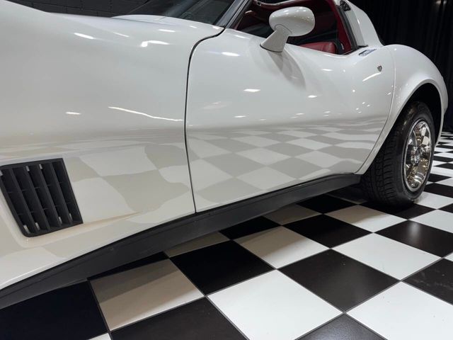 1981 Chevrolet Corvette Base 2dr Coupe - 22825323 - 24