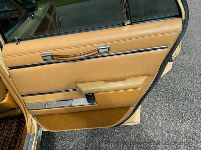 1981 Chrysler Lebaron Town & Country For Sale - 22889296 - 15