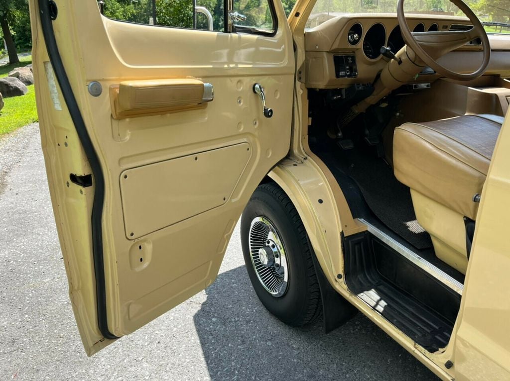 1981 Dodge Ram Van 4-speed manual transmission - 22025562 - 70