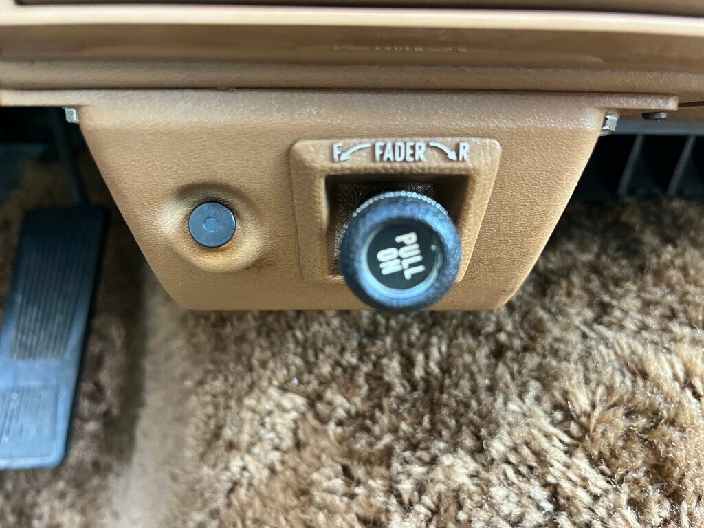 1981 Jeep Wagoneer Classic Old School Limited Waggy 4x4  - 22624587 - 89