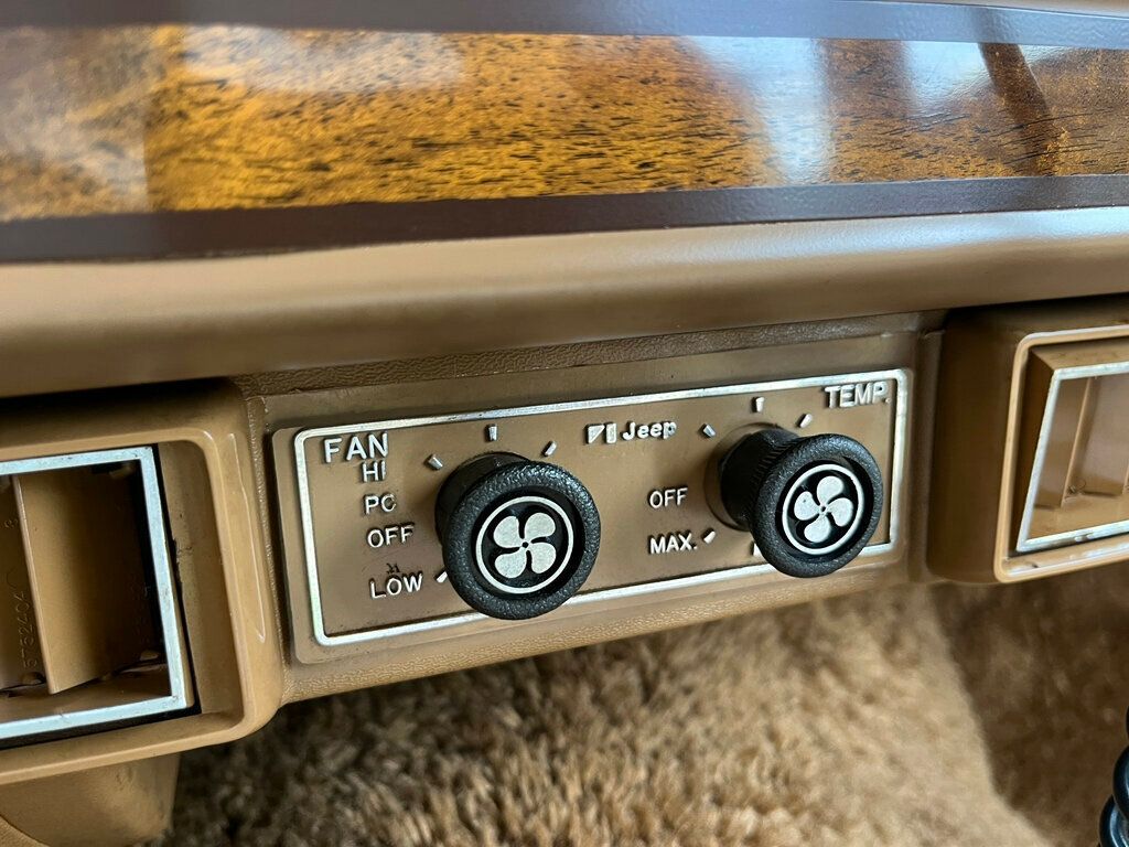 1981 Jeep Wagoneer Classic Old School Limited Waggy 4x4  - 22624587 - 90