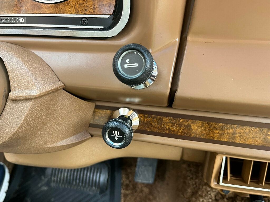 1981 Jeep Wagoneer Classic Old School Limited Waggy 4x4  - 22624587 - 91