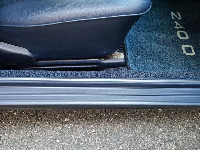 1981 Mercedes-Benz 240 Base Trim - 20226170 - 13