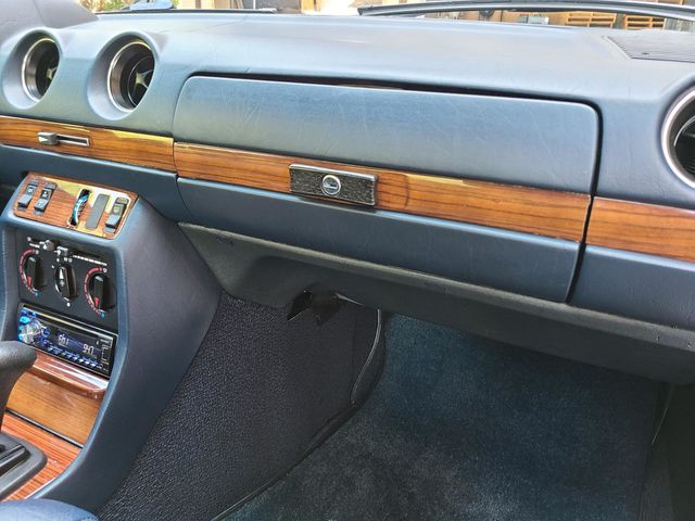 1981 Mercedes-Benz 240 Base Trim - 20226170 - 15