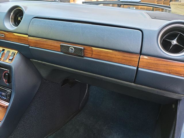 1981 Mercedes-Benz 240 Base Trim - 20226170 - 16