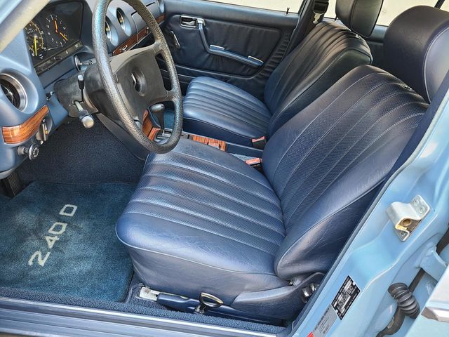 1981 Mercedes-Benz 240 Base Trim - 20226170 - 21