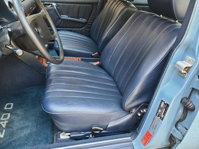 1981 Mercedes-Benz 240 Base Trim - 20226170 - 27