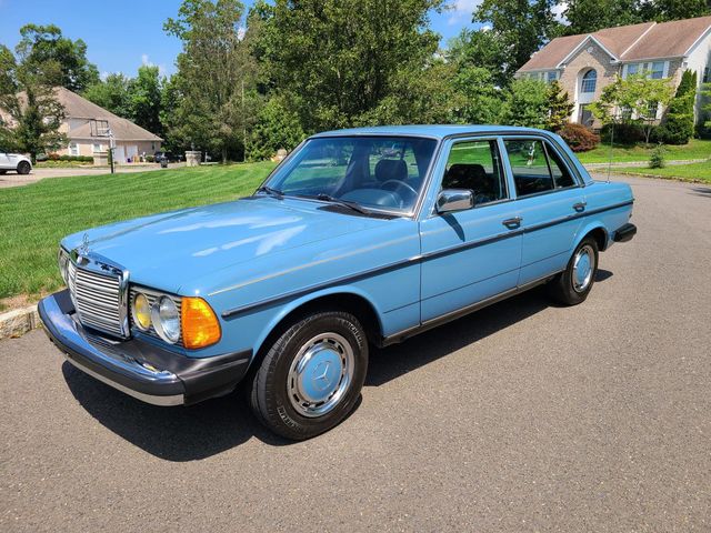 1981 Mercedes-Benz 240 Base Trim - 20226170 - 2