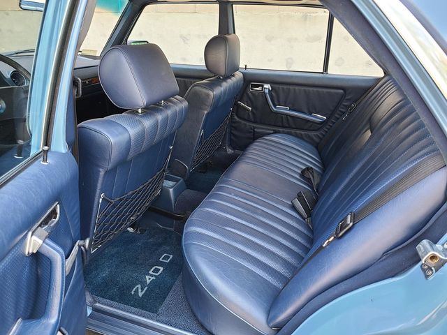 1981 Mercedes-Benz 240 Base Trim - 20226170 - 33