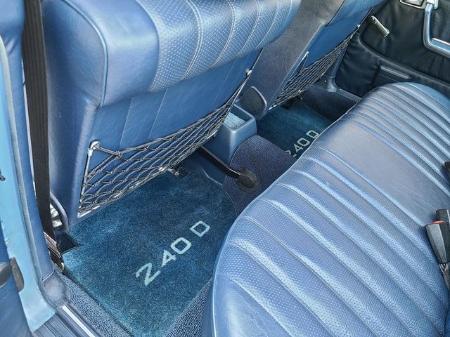 1981 Mercedes-Benz 240 Base Trim - 20226170 - 34