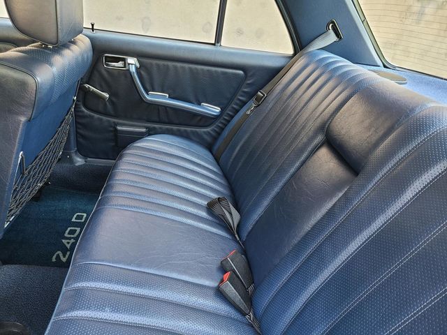 1981 Mercedes-Benz 240 Base Trim - 20226170 - 35