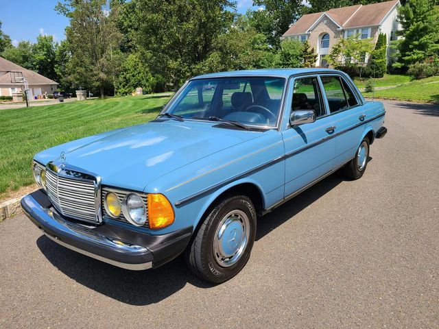 1981 Mercedes-Benz 240 Base Trim - 20226170 - 3