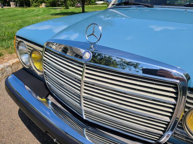 1981 Mercedes-Benz 240 Base Trim - 20226170 - 42