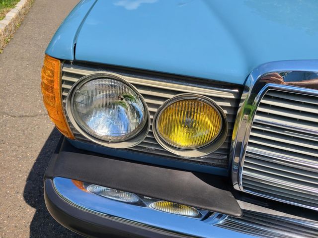 1981 Mercedes-Benz 240 Base Trim - 20226170 - 44