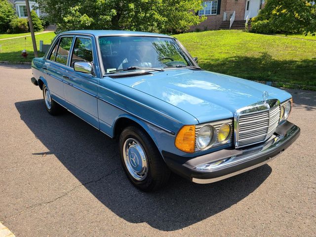 1981 Mercedes-Benz 240 Base Trim - 20226170 - 45