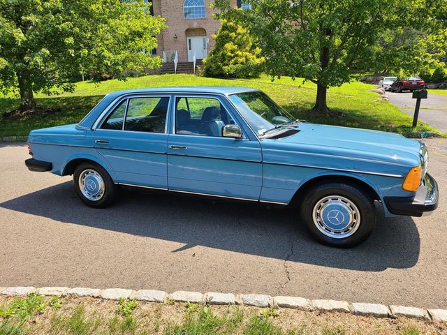 1981 Mercedes-Benz 240 Base Trim - 20226170 - 46