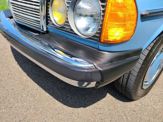 1981 Mercedes-Benz 240 Base Trim - 20226170 - 49