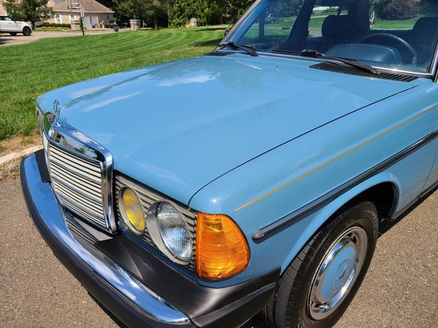 1981 Mercedes-Benz 240 Base Trim - 20226170 - 50