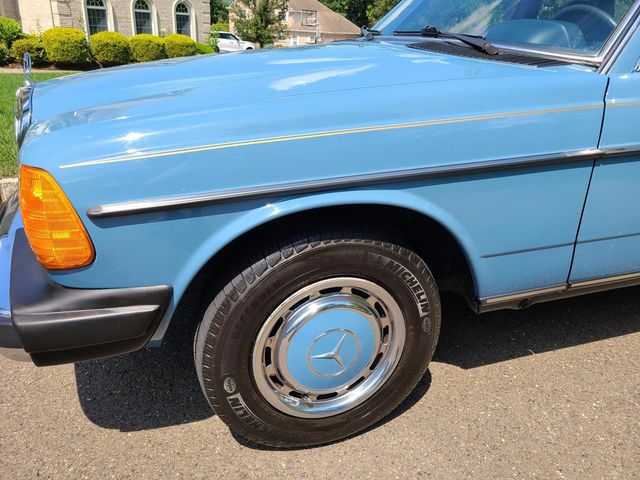 1981 Mercedes-Benz 240 Base Trim - 20226170 - 51