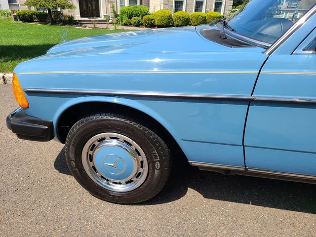 1981 Mercedes-Benz 240 Base Trim - 20226170 - 54