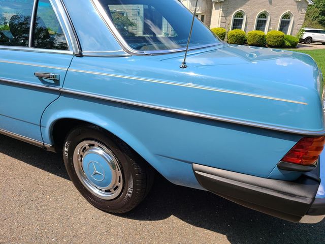1981 Mercedes-Benz 240 Base Trim - 20226170 - 64