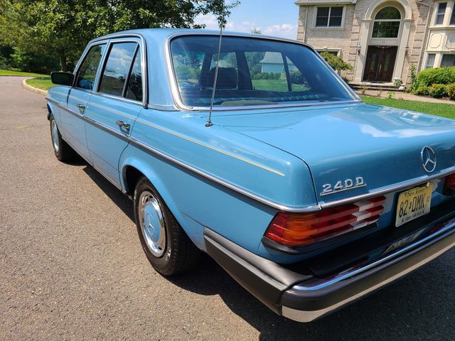 1981 Mercedes-Benz 240 Base Trim - 20226170 - 66