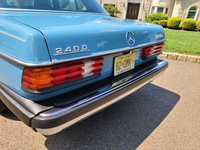 1981 Mercedes-Benz 240 Base Trim - 20226170 - 67