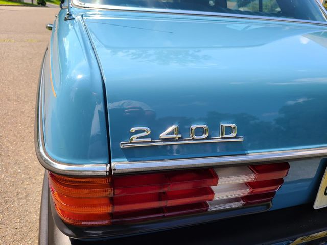 1981 Mercedes-Benz 240 Base Trim - 20226170 - 69