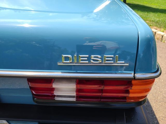 1981 Mercedes-Benz 240 Base Trim - 20226170 - 70