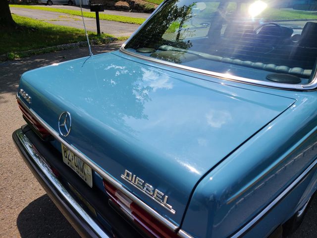 1981 Mercedes-Benz 240 Base Trim - 20226170 - 72