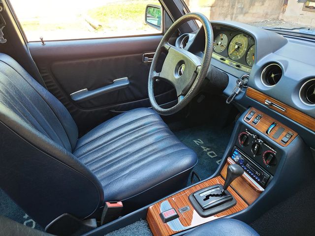 1981 Mercedes-Benz 240 Base Trim - 20226170 - 7