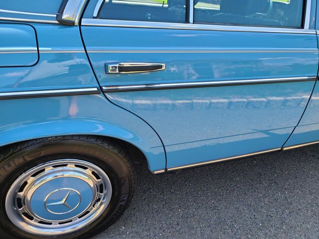 1981 Mercedes-Benz 240 Base Trim - 20226170 - 84