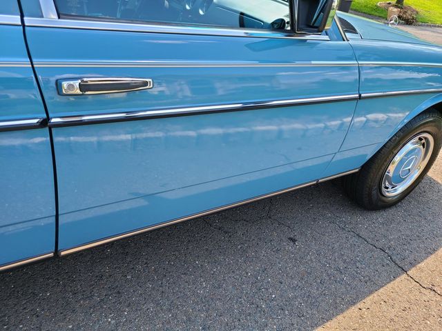 1981 Mercedes-Benz 240 Base Trim - 20226170 - 86