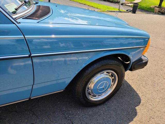 1981 Mercedes-Benz 240 Base Trim - 20226170 - 87