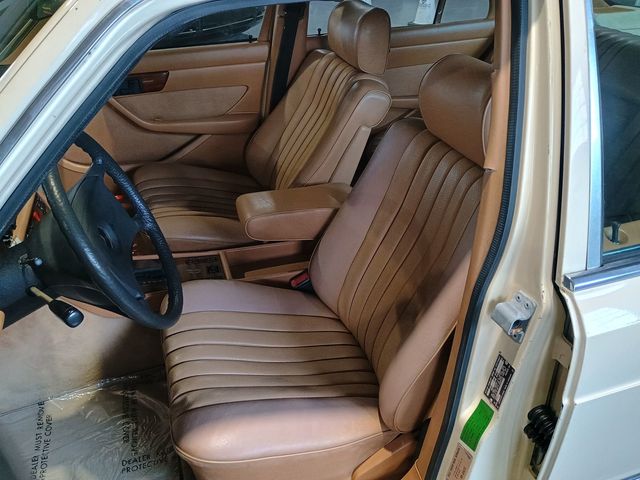 1981 Mercedes-Benz 300 SD Turbo Diesel Clean AutoCheck - 22922060 - 15