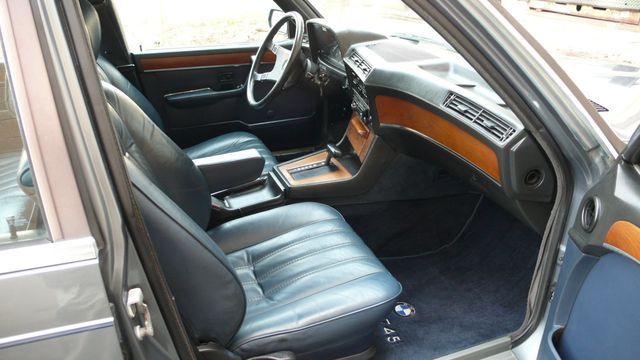 1982 BMW 7 Series  - 17179760 - 32
