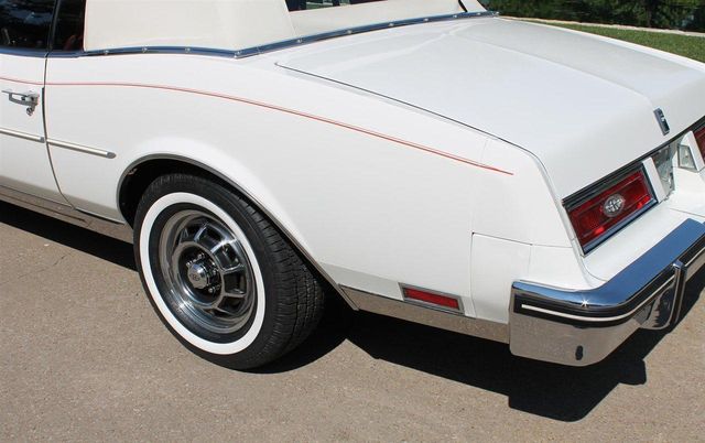 1982 Buick Riviera Base Trim - 12065764 - 16