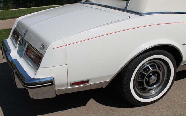 1982 Buick Riviera Base Trim - 12065764 - 23