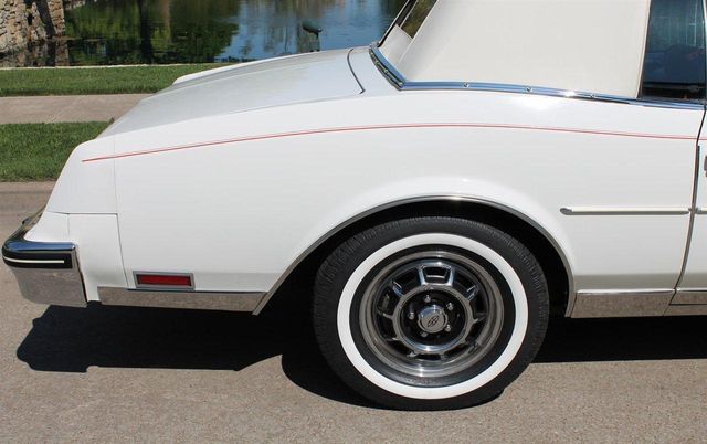 1982 Buick Riviera Base Trim - 12065764 - 24