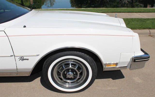 1982 Buick Riviera Base Trim - 12065764 - 28