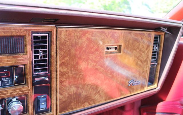 1982 Buick Riviera Base Trim - 12065764 - 40