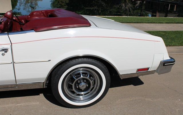 1982 Buick Riviera Base Trim - 12065764 - 70