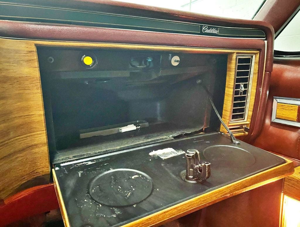 1982 Cadillac DeVille d'Elegance - 22542273 - 22