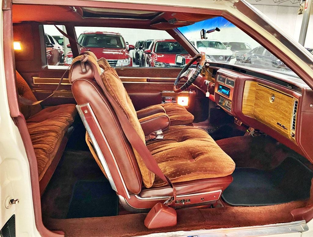 1982 Cadillac DeVille d'Elegance - 22542273 - 33