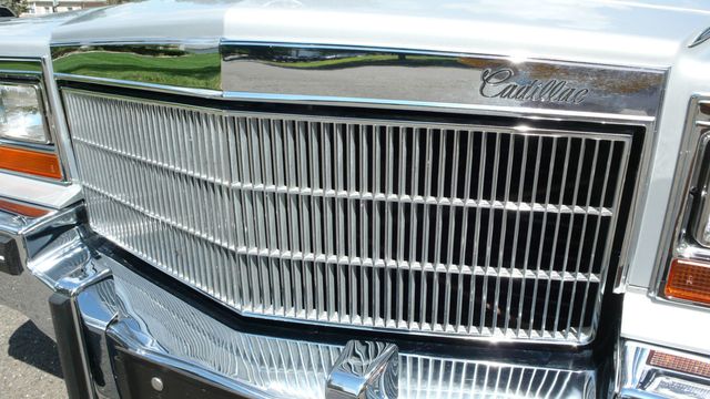 1982 Cadillac Fleetwood Brougham - 15409734 - 10