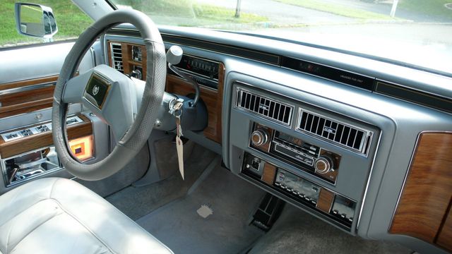 1982 Cadillac Fleetwood Brougham - 15409734 - 23